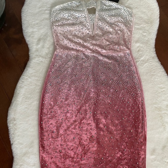 🔴SOLD🔴FashionNova Velvet Mini Dress - Picture 2 of 4